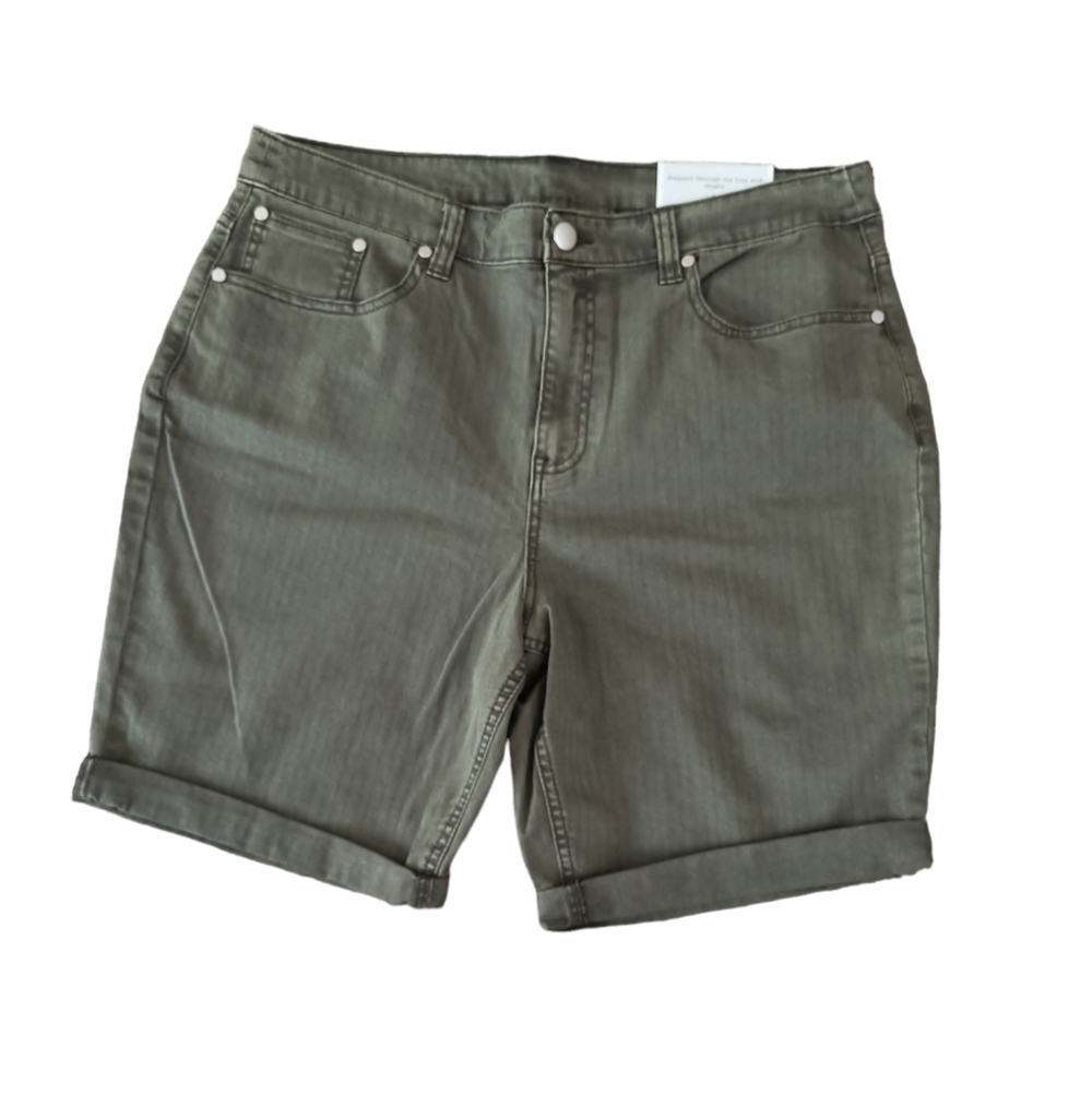 NWT Christopher & Banks Relaxed Fit High Rise Shorts Size 14
